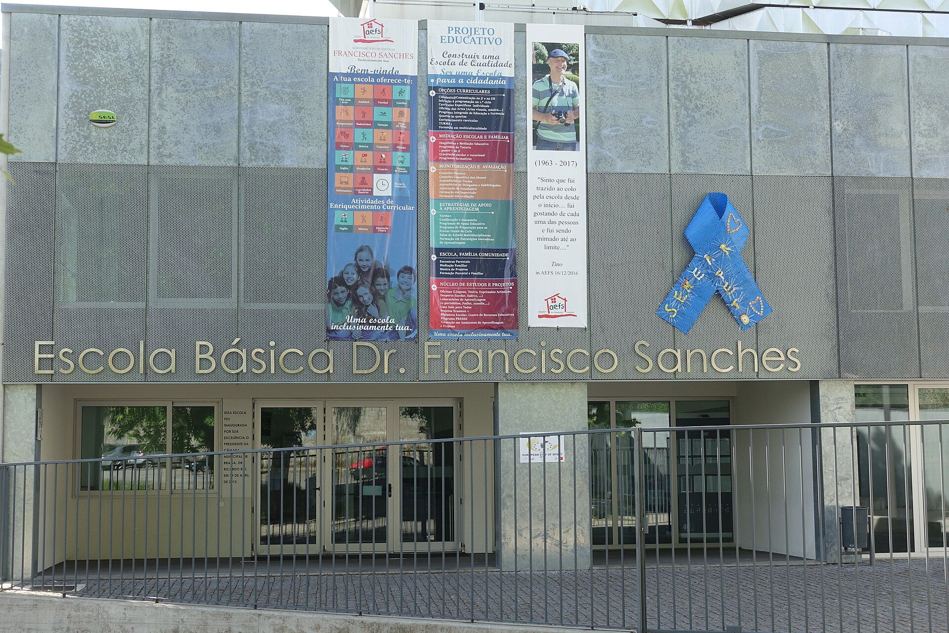 Entrada da Escola Básica Dr. Francisco Sanches, em Braga